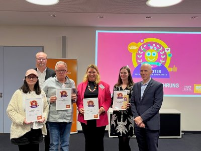 Alzheimer Gesellschaft Hamburg e.V. gewinnt 2. Landespreis der DAK für „Gesichter für ein gesundes Miteinander 2024“